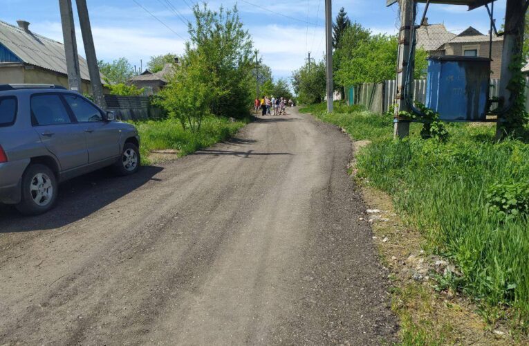 В Краматорске обустраивают дороги на территории городских поселков