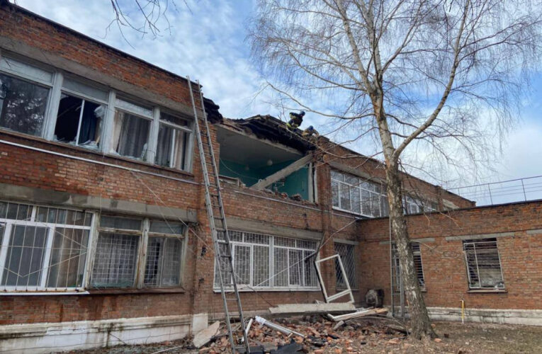 Війська Росії обстріляли лікарню на Сумщині, загинув підліток