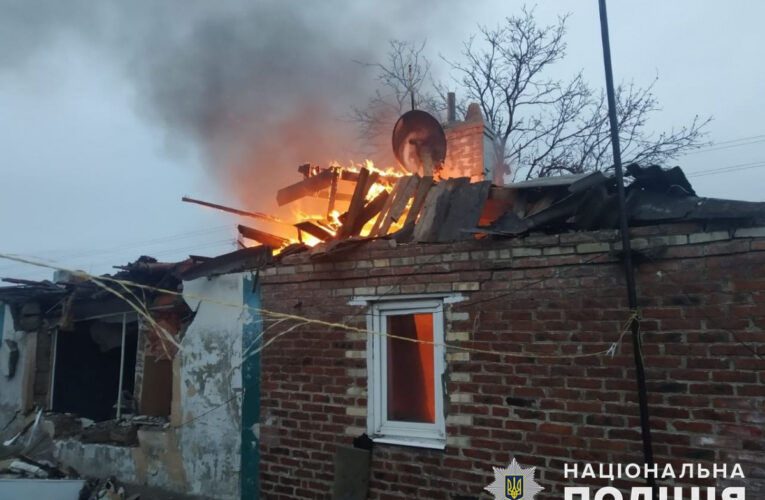 Окупанти обстріляли 20 будинків на Донеччині за минулу добу