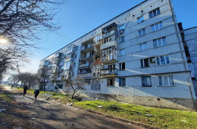 Вранці російські війська з артилерії вдарили по Кураховому, є жертви