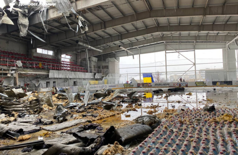 Льодова арена у Дружківці, по якій вдарили війська РФ, була гуманітарним складом під час війни
