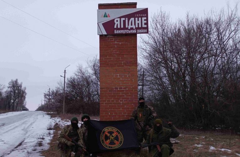На околиці Бахмута підірвано дамбу, бойовики «Вагнера» заявляють про захоплення Ягідного