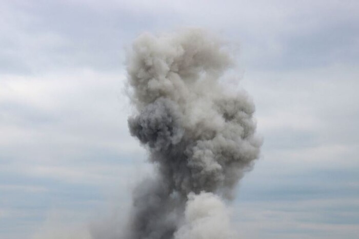 У Маріуполі пролунало близько двадцяти вибухів: що відомо