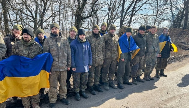 Україна визволила з ворожого полону ще 130 українських захисників