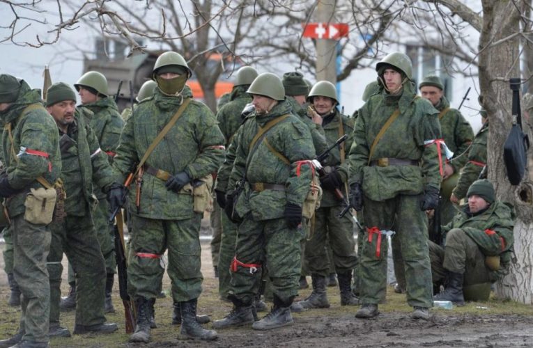 В росії заборонили окупантам здаватись до полону навіть «за умови повного оточення»