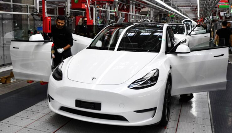 Потрібен гід для Gigafactory: згідно з рекламою, Tesla готує екскурсії німецьким заводом