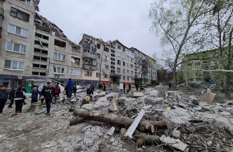 У Слов’янську вже відомо про 6 загиблих від обстрілу: врятована дитина померла в машині «швидкої»