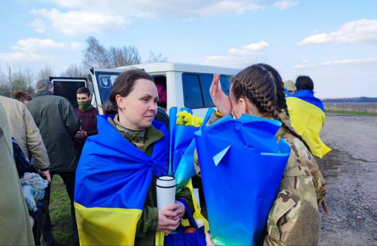 Сто українських військових, включаючи захисників Маріуполя, повернуто з полону РФ