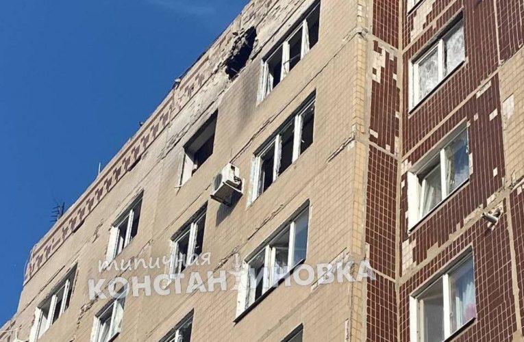 Вночі армія РФ з артилерії обстріляла Костянтинівку, пошкоджено багатоповерховий будинок
