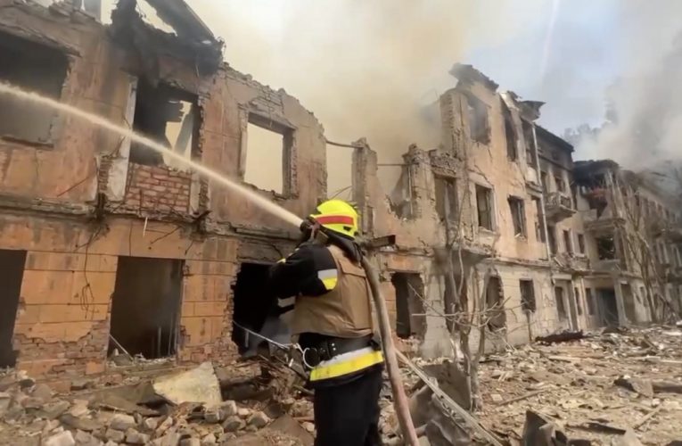 Війська РФ завдали удару по поліклініці Дніпра: двоє загиблих, більше 30 постраждалих
