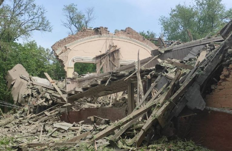 Росіяни скинули бомбу на Нью-Йорк Донецької області, поранено людину