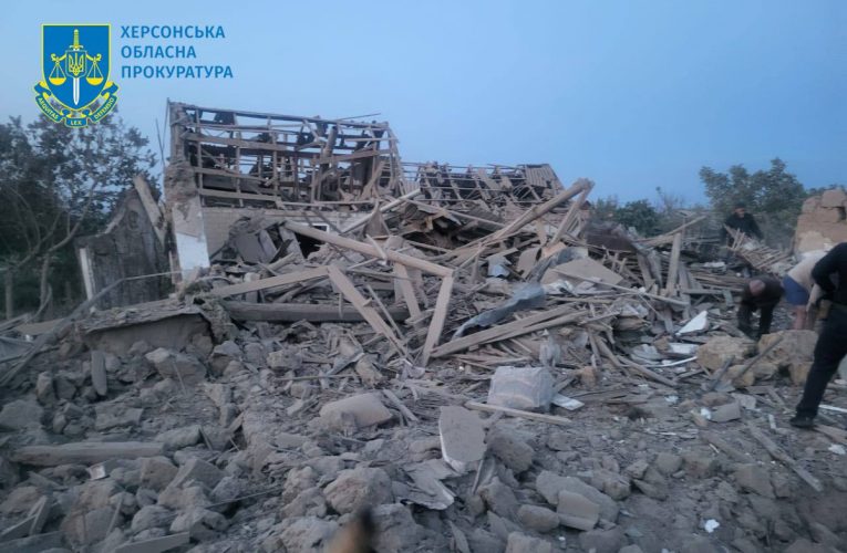 Війська РФ вдарили по Бериславу авіацією: Двоє загиблих