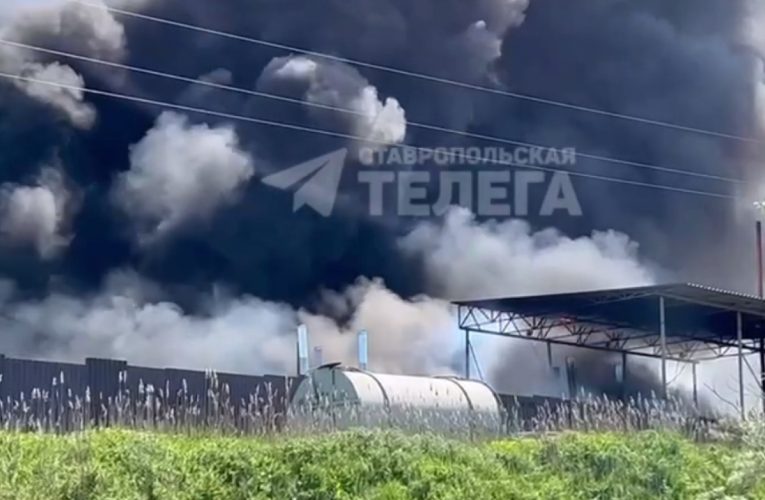 На заводі в Ставропольському краї РФ спалахнули бочки з мазутом