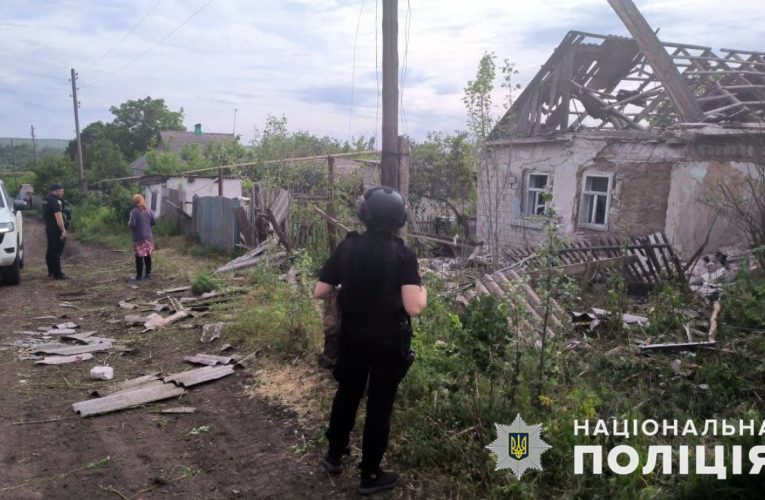 Війська РФ за добу розбили 12 цивільних обʼєктів на Донеччині, 7 з них — дома