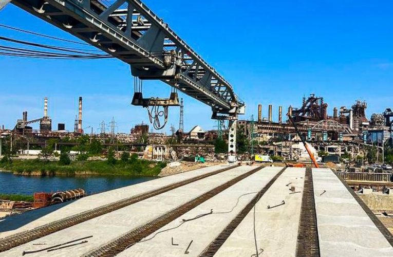 У Маріуполі збираються відкрити рух мостами через Кальміус і Кальчик