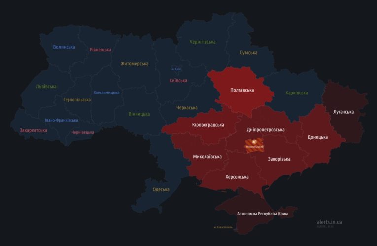 Дрони окупантів атакують південь України