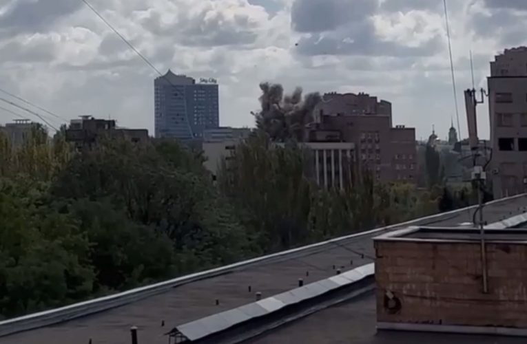 Обстріл центру Донецька: цілилися в будівлю ФСБ