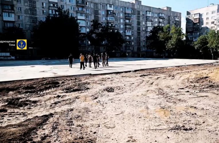 У Маріуполі росіяни на місці зруйнованого будинку стоять спортмайданчик —  Андрющенко