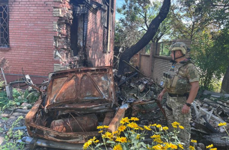 Житлові будинки знову постраждали від російських снарядів в Донецькій області