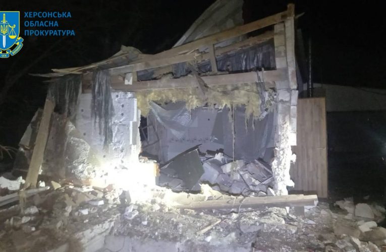 На Херсонщині від удару окупантів загинула дитина, четверо цивільних поранено