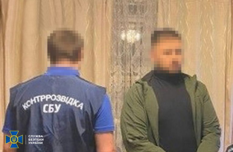Працівник фармацевтичної компанії допомагав РФ обстрілювати Харків