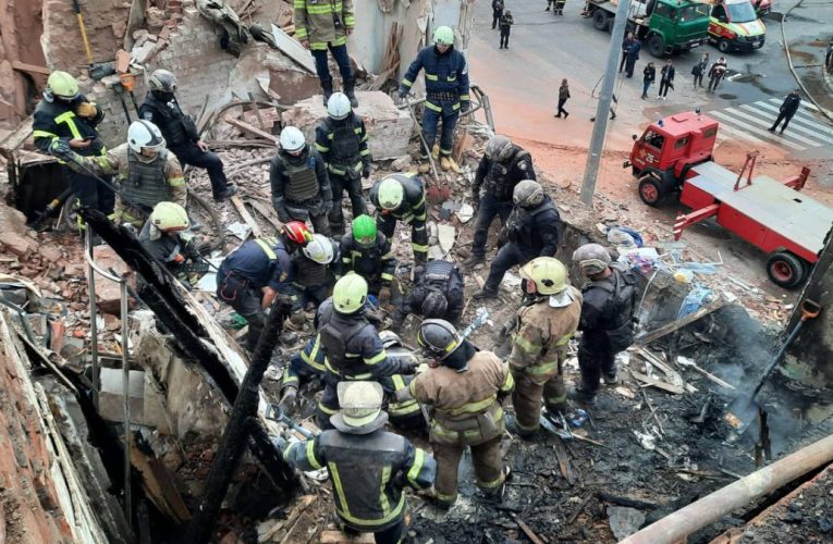 Ракетний удар по Харкову: під завалами виявили тіло ще одного загиблого