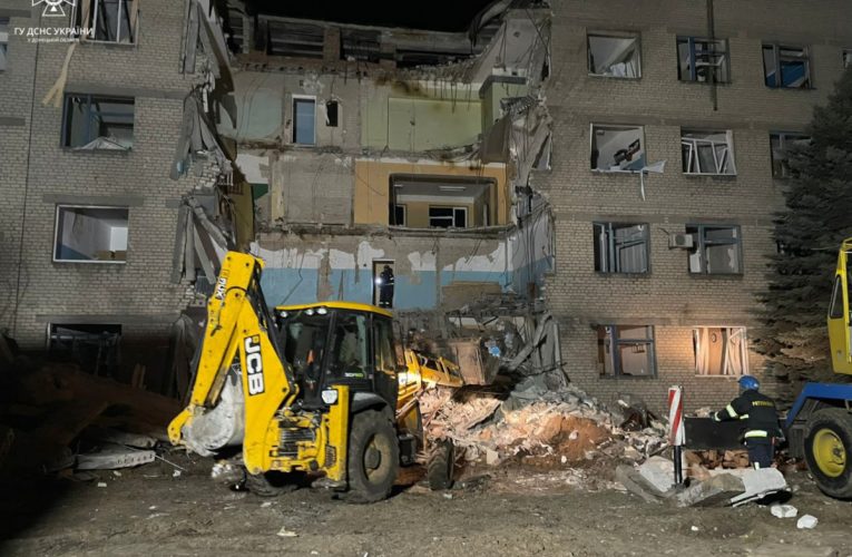 Ракетна атака по Селидовому: двоє загиблих, під завалами може бути ще людина