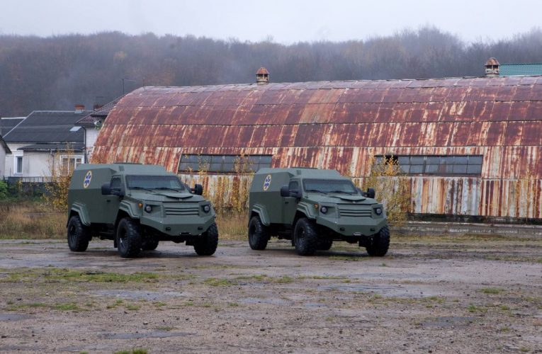 Дві броньовані швидкі передали на передову — Федоров