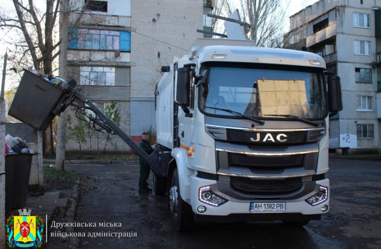 У Дружківці на маршрут вийшли нові сміттєвози