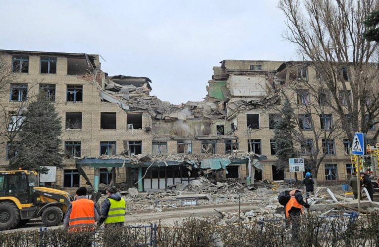 Росія завдала ракетного удару по Селидовому: пошкоджено багатоповерхівки, адмінбудівлі та автомобілі