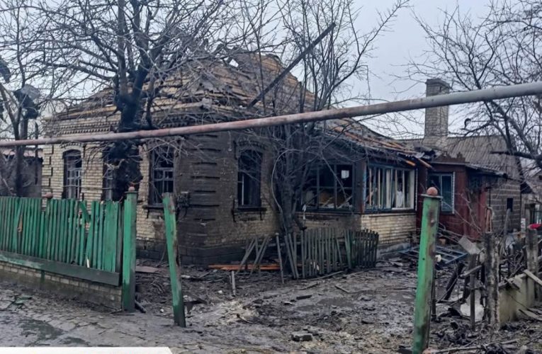 Окупанти вдарили ракетами та артилерією по Новогродівці та Красногорівці: є жертви