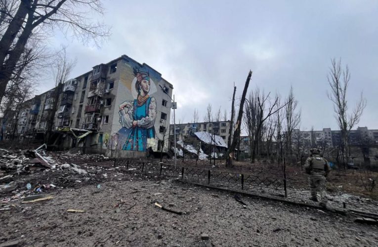 Окупанти за добу обстріляли п`ять громад Донеччини: пошкоджено будинки, школу та дитсадок