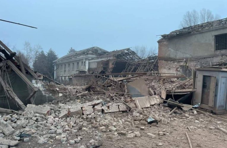 Слов’янськ: російська ракета знищила керамічний цех, пошкоджено житлові будинки, дитячий садок