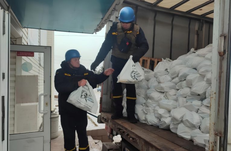 На Донеччині розвантажили та розвезли 59 тонн гуманітарки