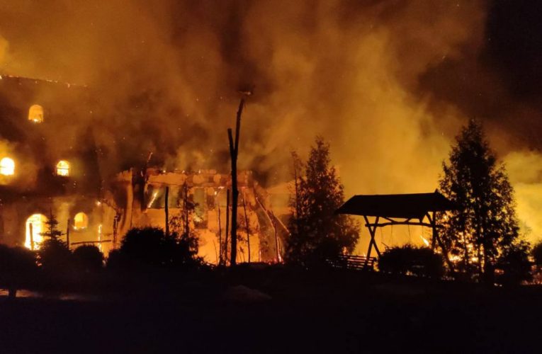 РФ ніч дронами вдарили по Харківщині: спалахнула пожежа, постраждав чоловік