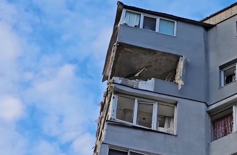 У мережі з’явилося відео обстрілів Херсона: РФ атакувала житлові квартали