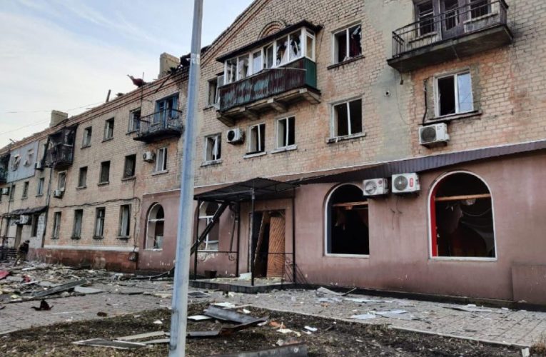 Окупанти за добу обстріляли десятки населених пунктів Донеччини: в ОВА показали наслідки