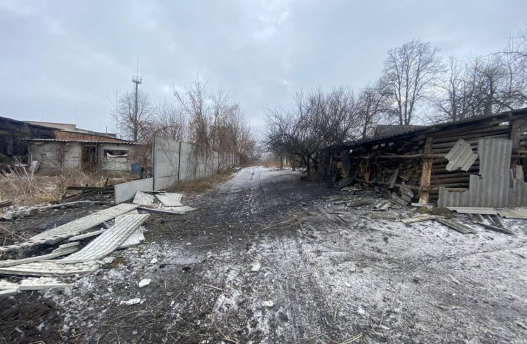 Через російські обстріли на Харківщині знеструмлено 64 населені пункти
