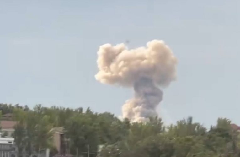Вибух в окупованому Донецьку: вдарили по будівлі з російськими військовими