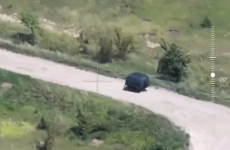 Українські десантники знищили російський двоколісний «сарай»