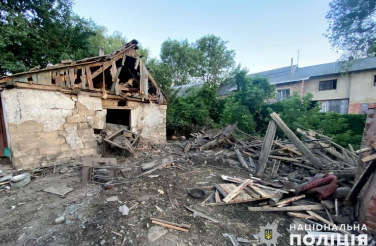 Внаслідок російських обстрілів Донеччини загинули люди у Торецьку та Розкішному