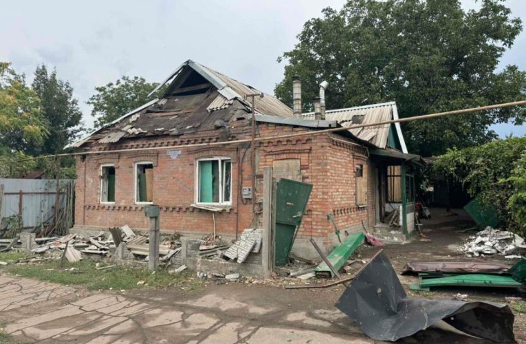 РФ за добу здійснила низку атак на Донецьку область: пошкоджені будинки, є жертва