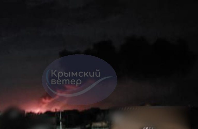 На аеродромі «Саки» в окупованому Криму почалася пожежа після «прильотів», пролунали вибухи