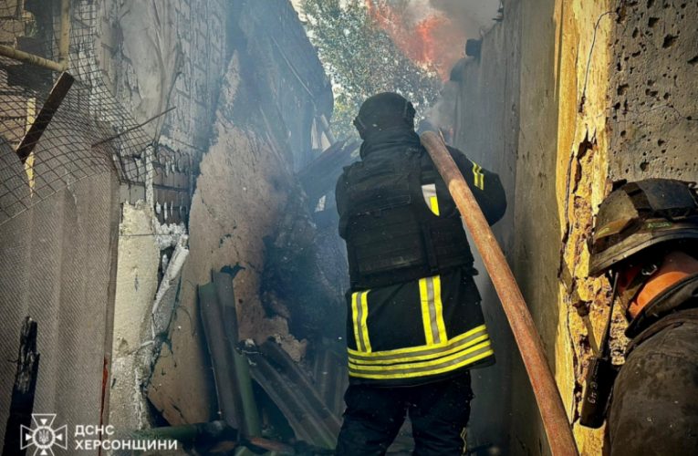 Рятувальники ліквідували 16 пожеж у Херсонській області, спричинених обстрілами РФ
