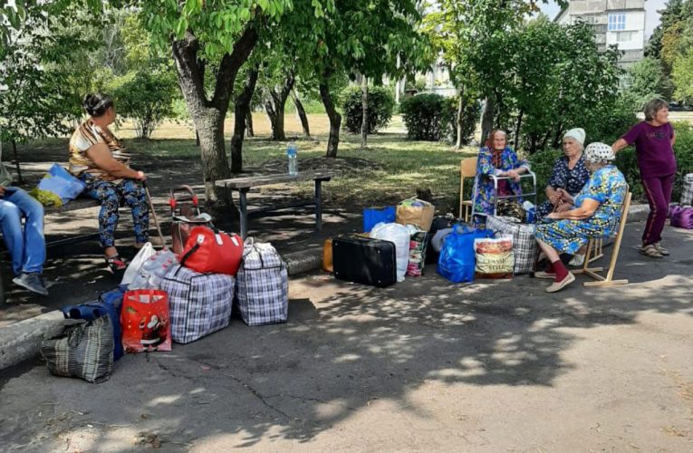 З Донеччини до Рівненщини евакуювалися понад 100 жителів, серед них — діти та люди з інвалідністю
