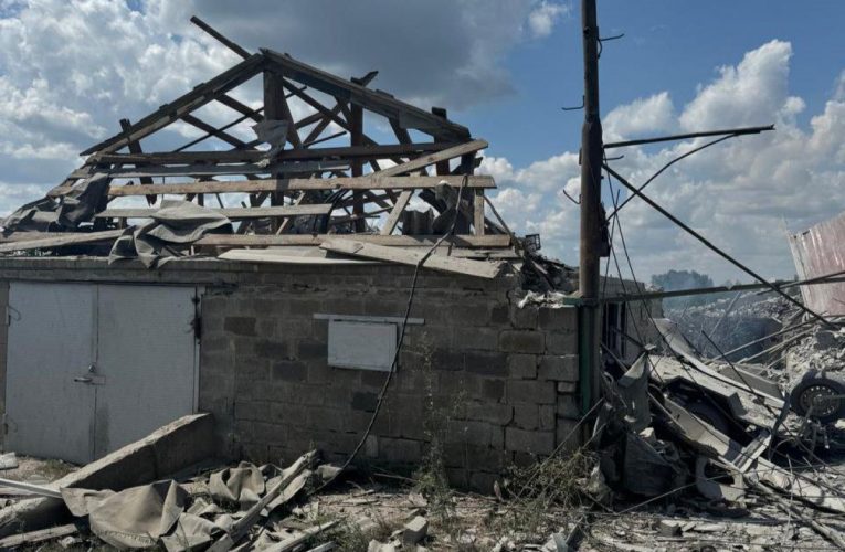 За добу війська РФ 20 разів обстріляли Донеччину: пошкоджено будинки та адмінбудівлі