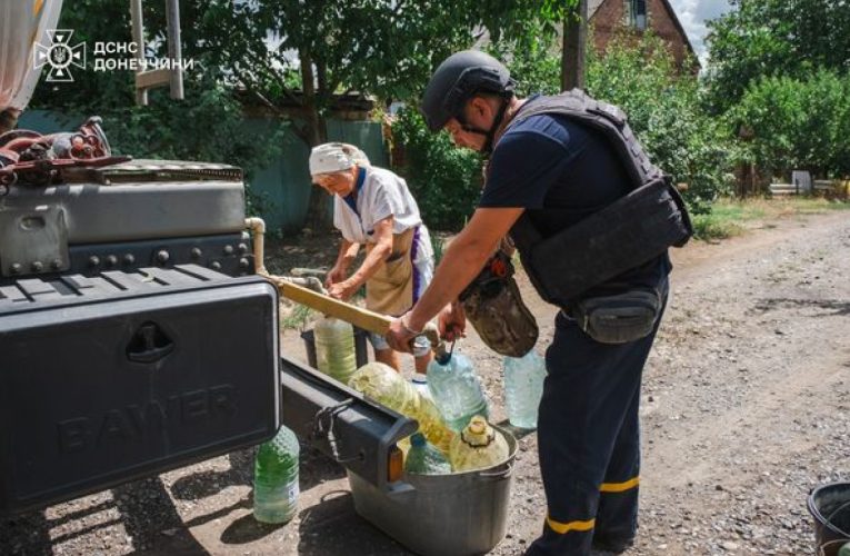 До прифронтової Донеччини підвезли понад 70 000 літрів води