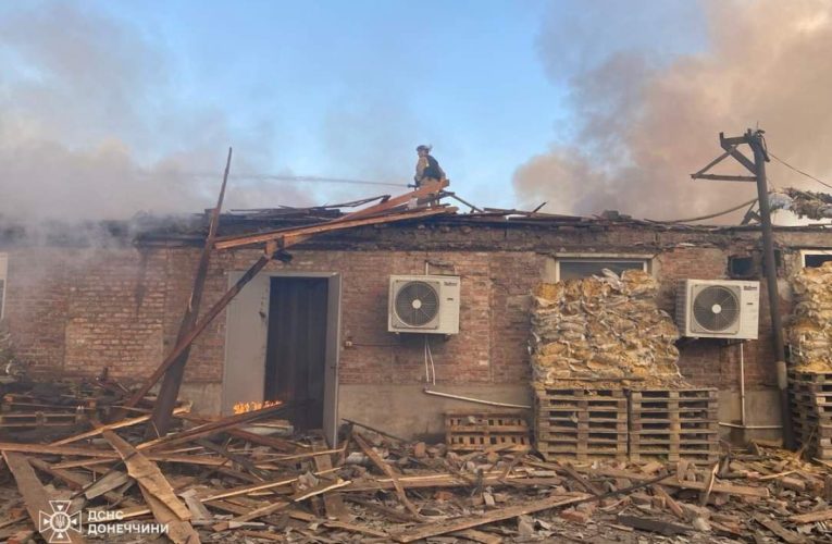 ДСНС опублікувала фото наслідків удару по підприємству в Олексієво-Дружківці