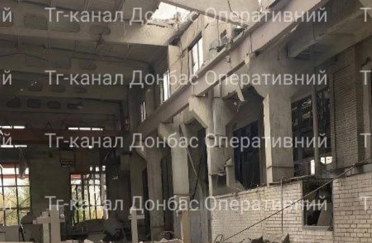 З’явилися фото наслідків сьогоднішнього удару по трамвайному ДЕПО у Костянтинівці