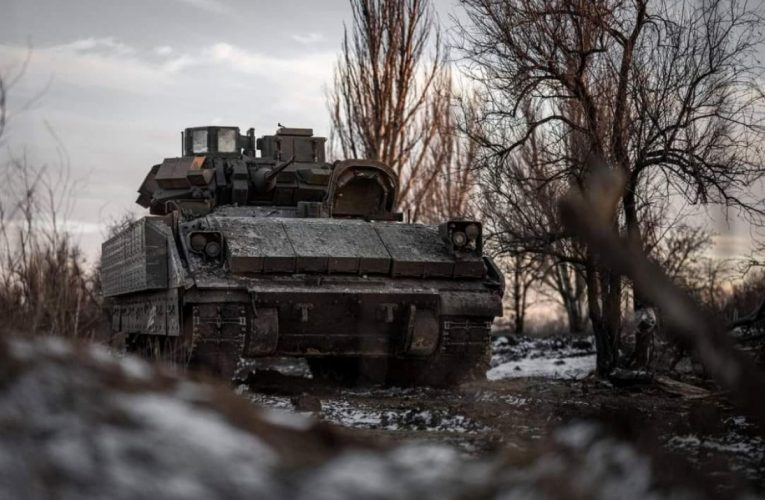 Втрати армії РФ за добу: майже 2000 осіб та 23 танки